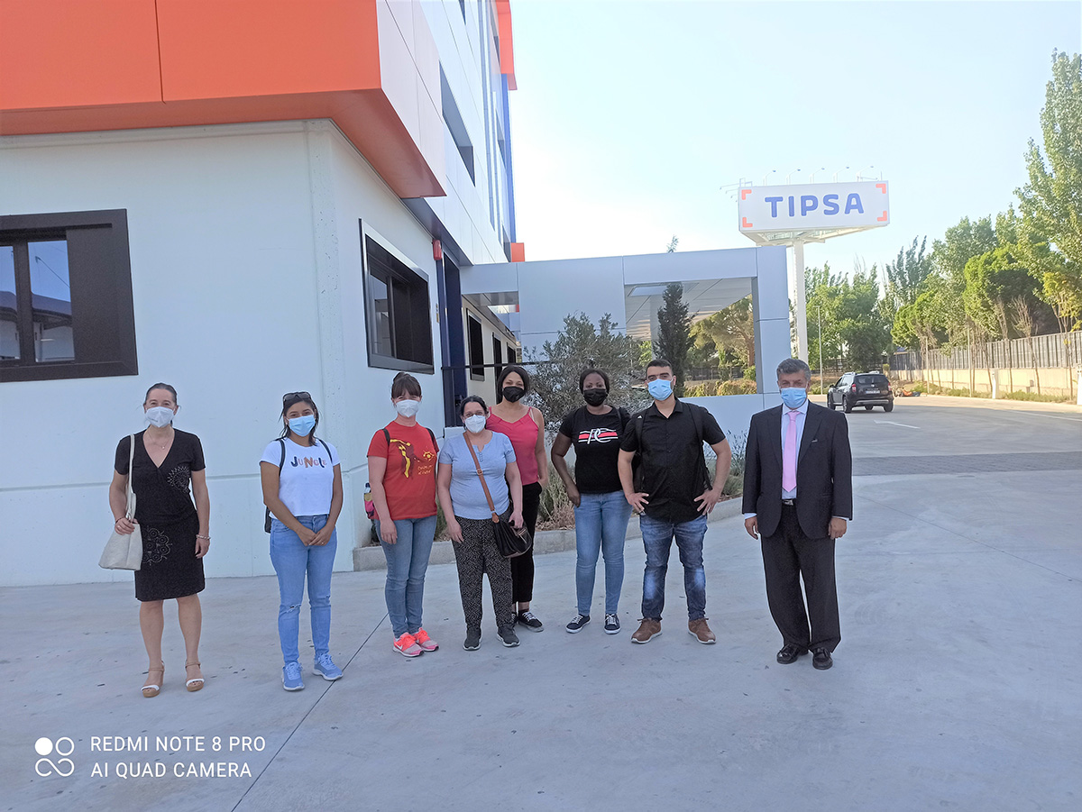 Alumnos del curso Actividades auxiliares de almacén visitan TIPSA  